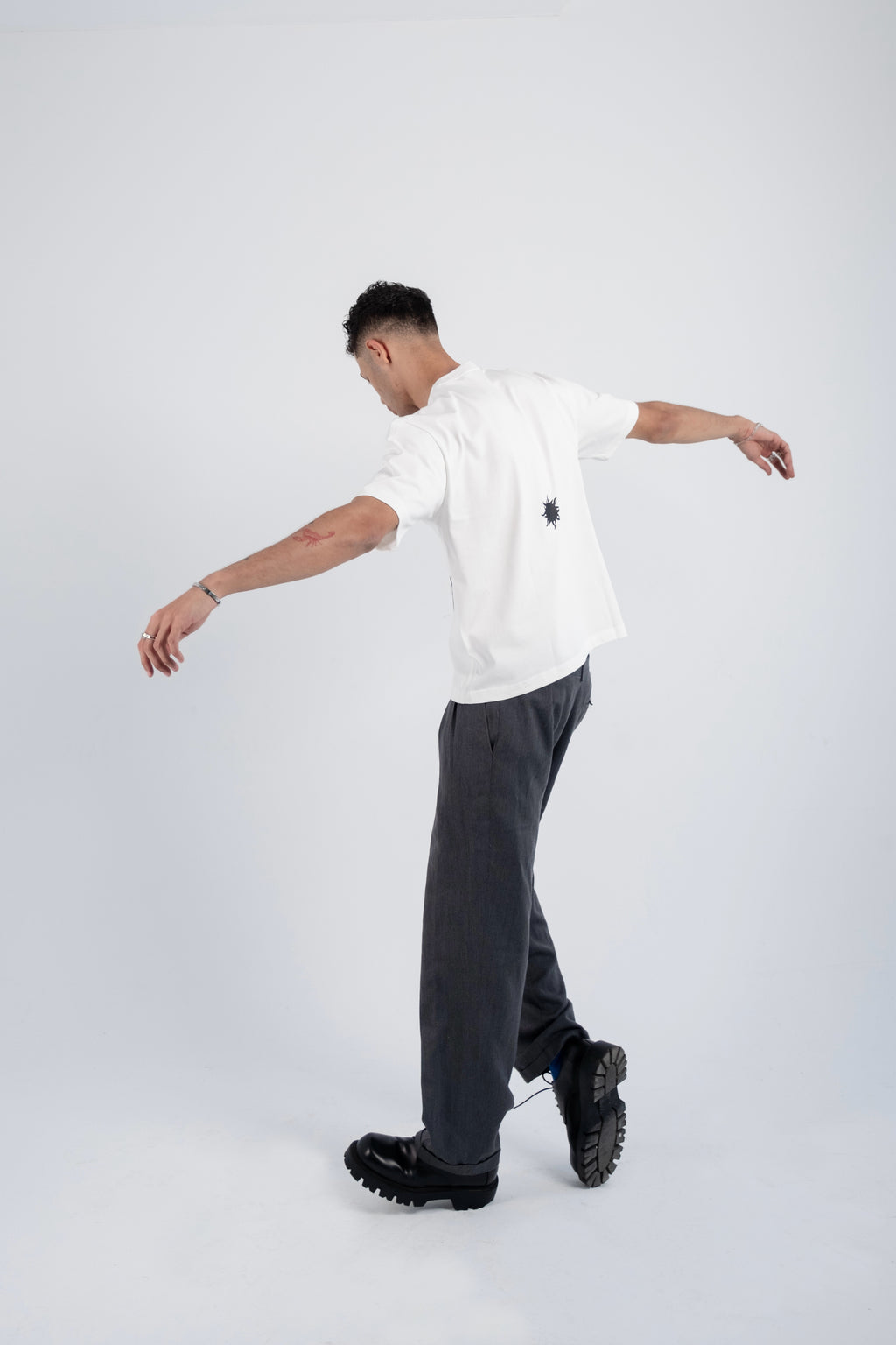 BRKN CREAM WHITE